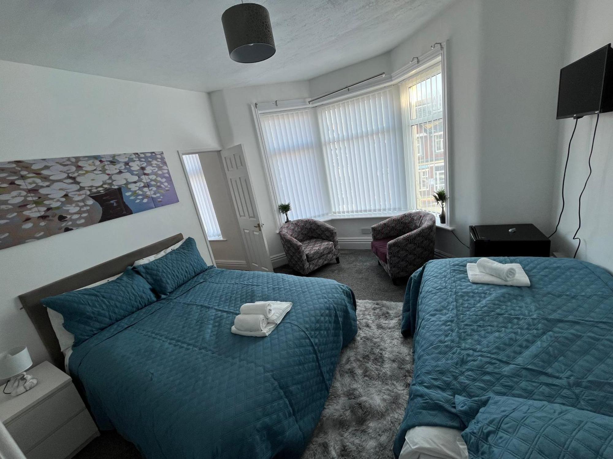 Pinnacle Hotel & Suites Formerly Jean Martyn Hotel Near Central Blackpool, Near Beach & Attractions — Photos 2